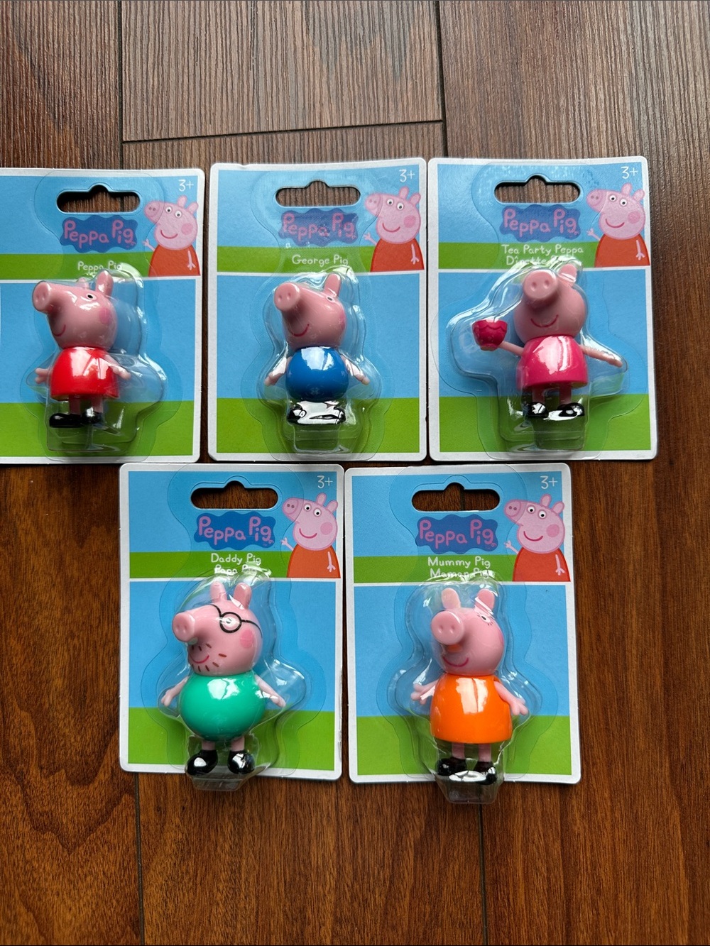 👧🏻👦🏻NWT Peppa Pig Figure Set in Red, Blue, Pink, Green & Orange👧🏻👦🏻